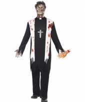 Bloederige horror priester foute kleding