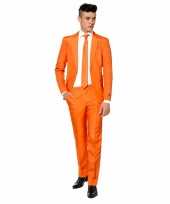 Foute oranjesupporters pak man kleding