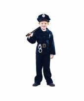 Politie agent foute kleding voor kinderen